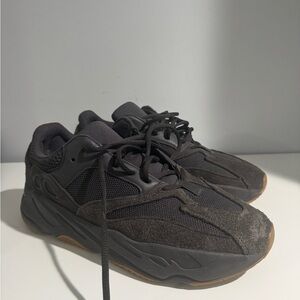 Men’s Yeezy boost 700 Black and Gray Sneakers “utility black”